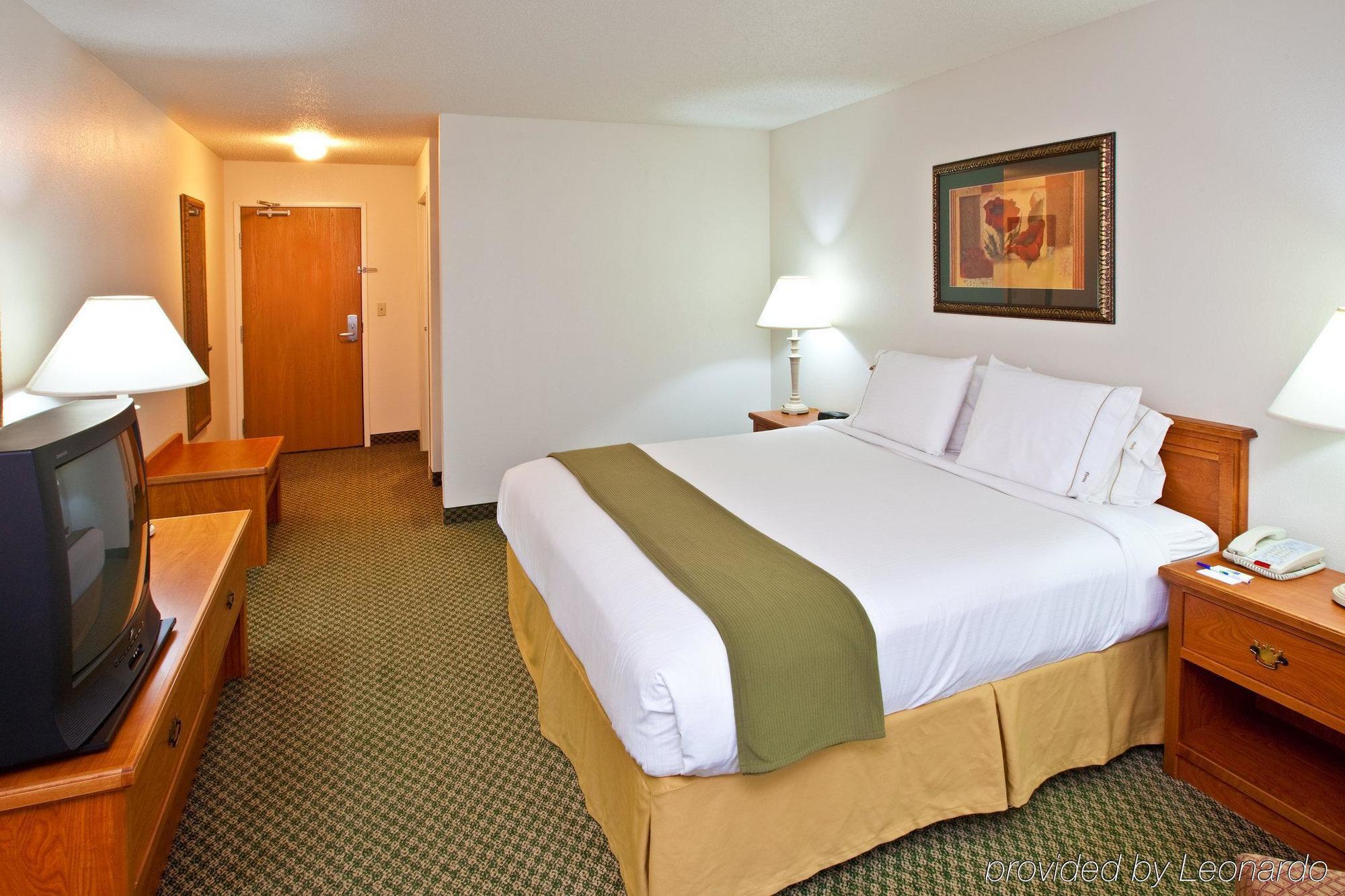 Holiday Inn Express & Suites Logan, An Ihg Hotel Zimmer foto