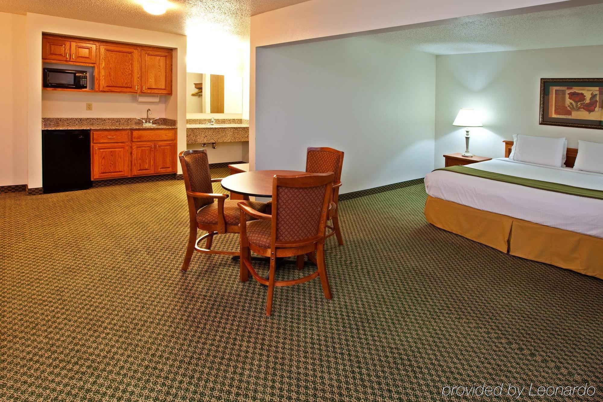 Holiday Inn Express & Suites Logan, An Ihg Hotel Zimmer foto