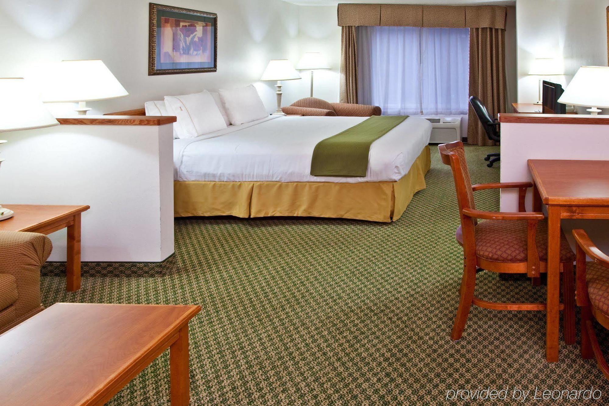 Holiday Inn Express & Suites Logan, An Ihg Hotel Zimmer foto