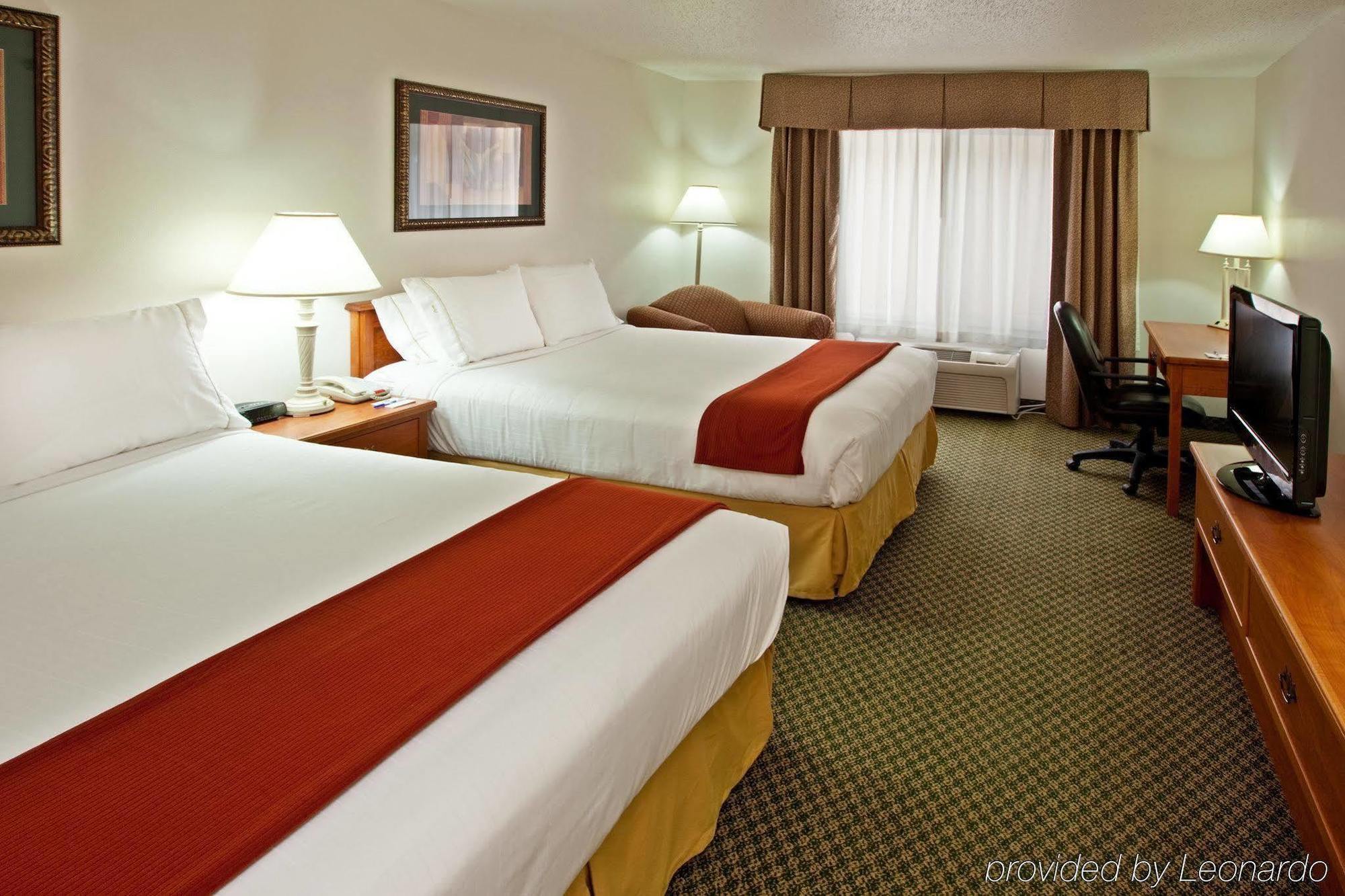 Holiday Inn Express & Suites Logan, An Ihg Hotel Zimmer foto